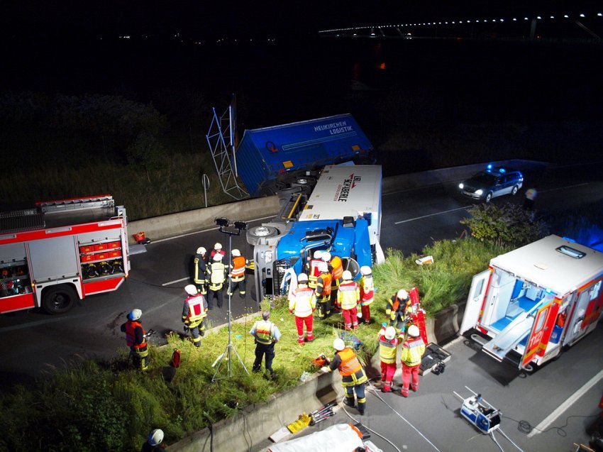 Einsatz BF Koeln PEINGEKLEMMT in Leverkusen P010.JPG